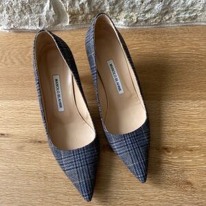Manolo Blahnik. Tweed pump. Size 39